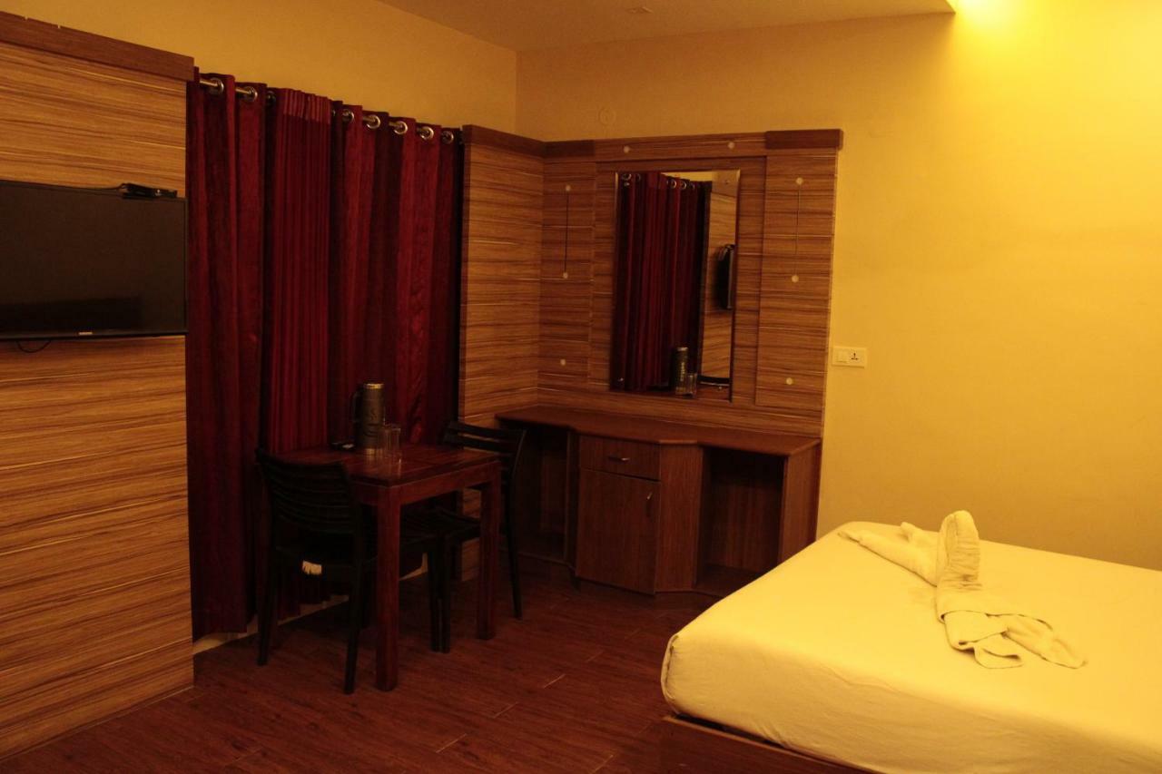 Lumino Dwellings Hotel Мунар Екстериор снимка